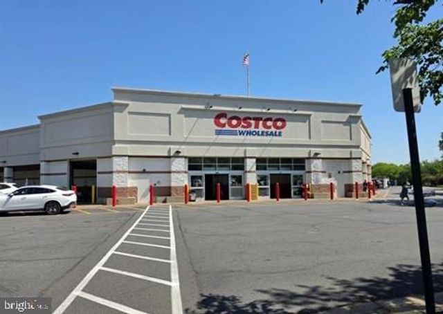 6809 ROLLING RD, Springfield, VA 22152