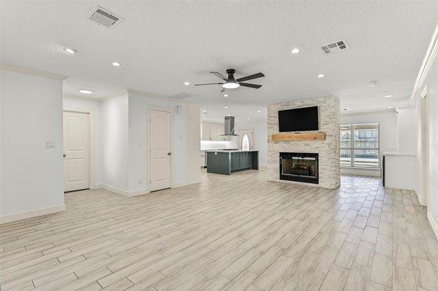 9206 W Sterling Drive, Pearland, TX 77584