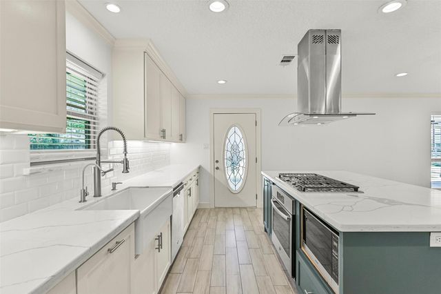 9206 W Sterling Drive, Pearland, TX 77584