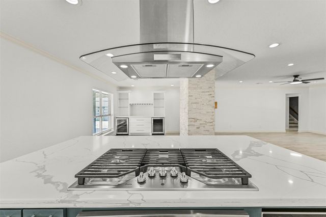 9206 W Sterling Drive, Pearland, TX 77584