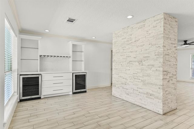 9206 W Sterling Drive, Pearland, TX 77584