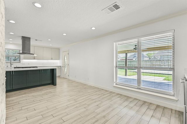 9206 W Sterling Drive, Pearland, TX 77584