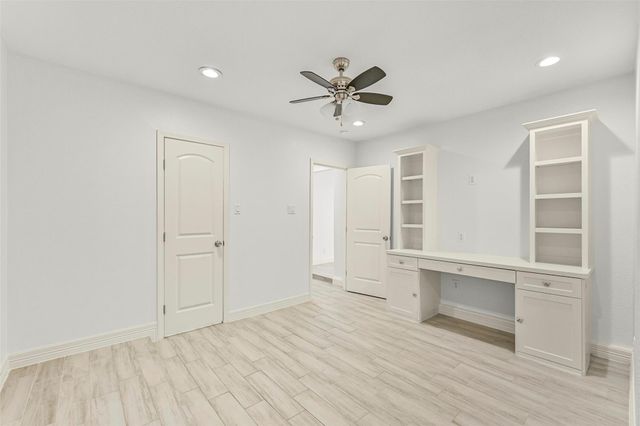 9206 W Sterling Drive, Pearland, TX 77584