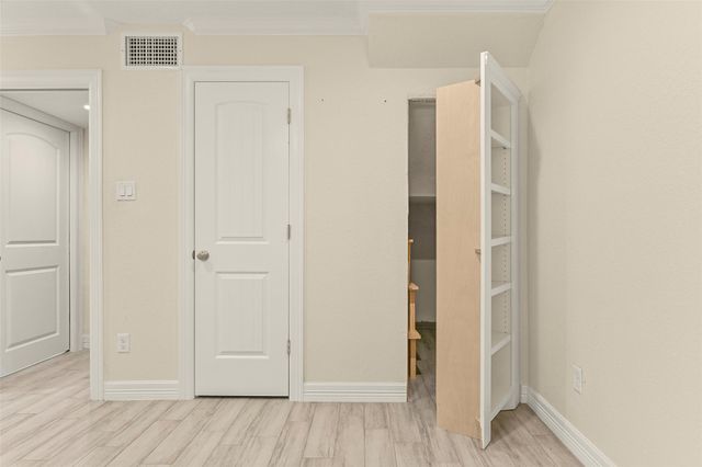 9206 W Sterling Drive, Pearland, TX 77584