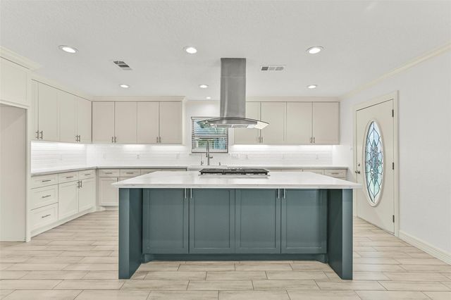 9206 W Sterling Drive, Pearland, TX 77584