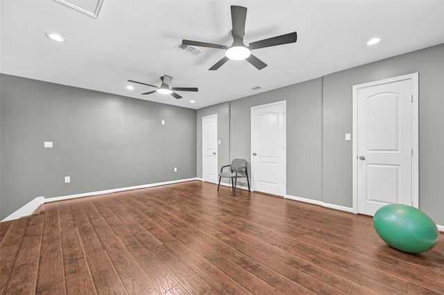 9206 W Sterling Drive, Pearland, TX 77584