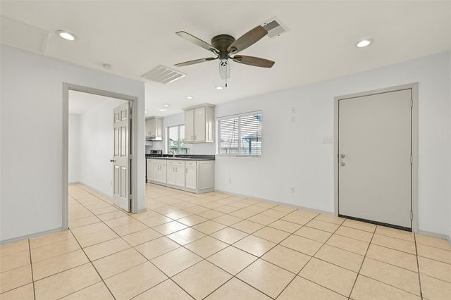 9206 W Sterling Drive, Pearland, TX 77584