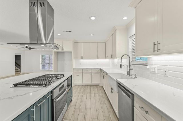 9206 W Sterling Drive, Pearland, TX 77584