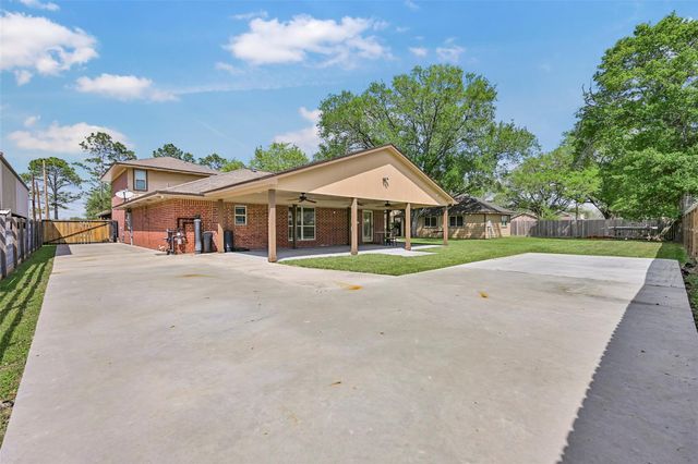 9206 W Sterling Drive, Pearland, TX 77584