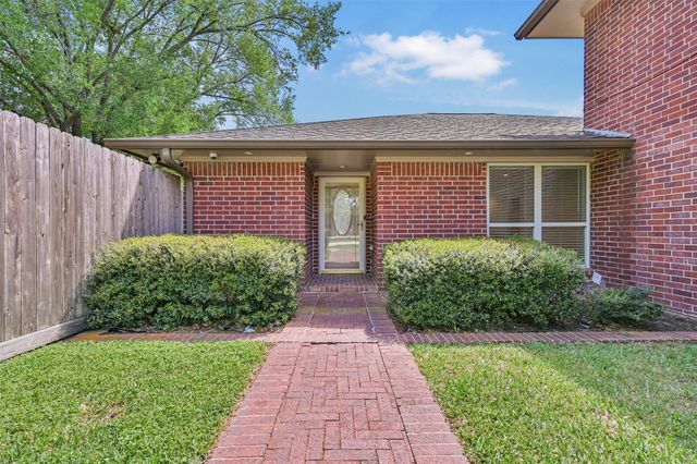 9206 W Sterling Drive, Pearland, TX 77584