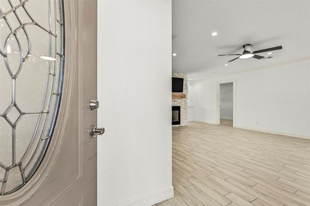 9206 W Sterling Drive, Pearland, TX 77584