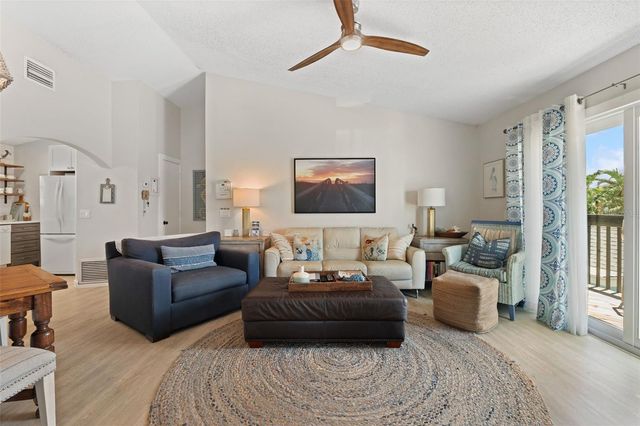 2517 AVENUE C, Bradenton Beach, FL 34217