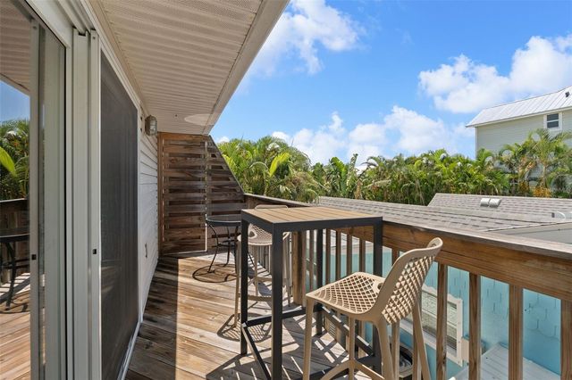 2517 AVENUE C, Bradenton Beach, FL 34217