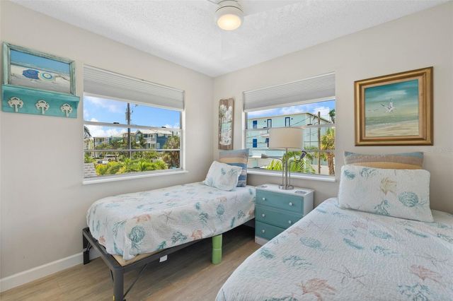 2517 AVENUE C, Bradenton Beach, FL 34217