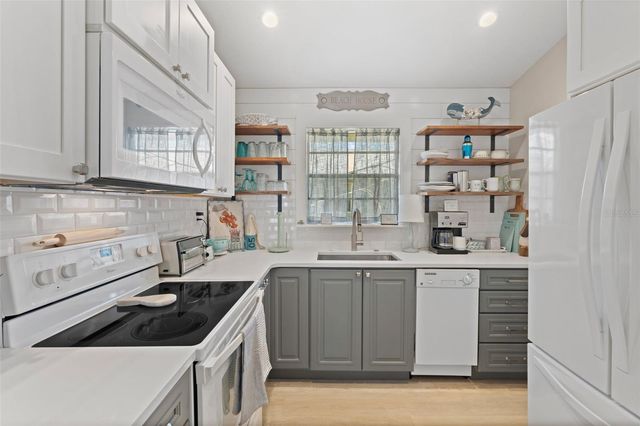 2517 AVENUE C, Bradenton Beach, FL 34217