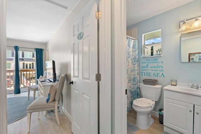 2517 AVENUE C, Bradenton Beach, FL 34217