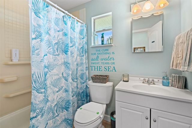 2517 AVENUE C, Bradenton Beach, FL 34217