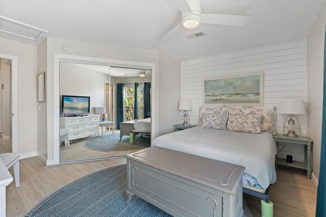 2517 AVENUE C, Bradenton Beach, FL 34217