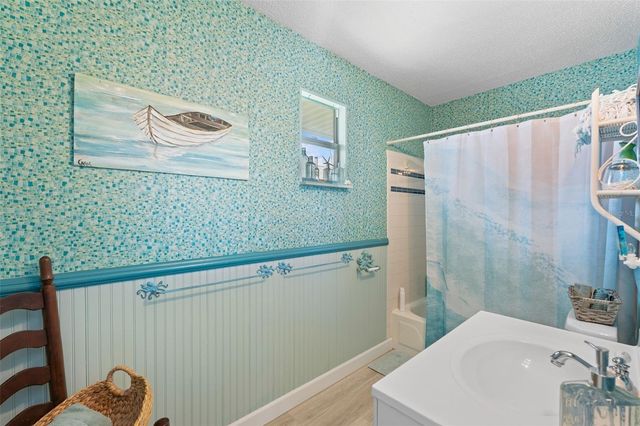 2517 AVENUE C, Bradenton Beach, FL 34217