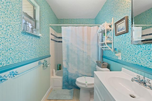 2517 AVENUE C, Bradenton Beach, FL 34217