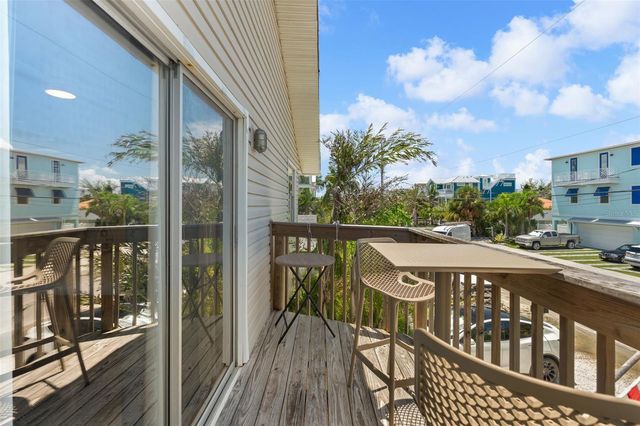 2517 AVENUE C, Bradenton Beach, FL 34217