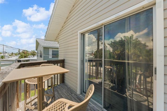 2517 AVENUE C, Bradenton Beach, FL 34217