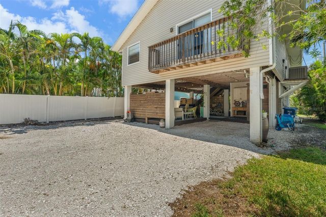 2517 AVENUE C, Bradenton Beach, FL 34217