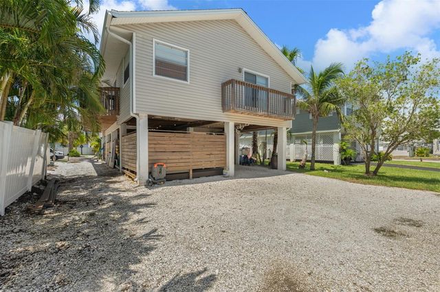 2517 AVENUE C, Bradenton Beach, FL 34217