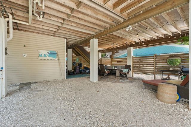 2517 AVENUE C, Bradenton Beach, FL 34217