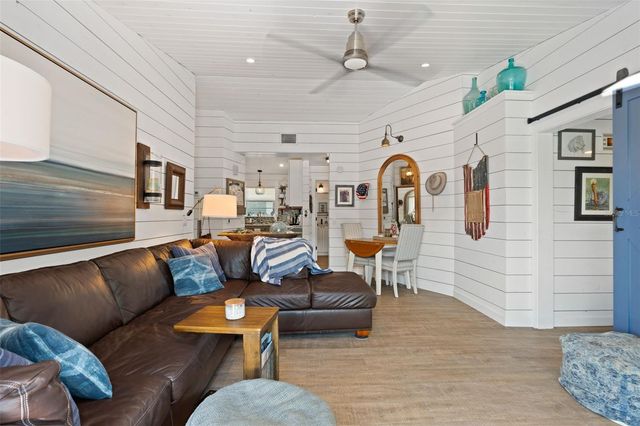 2517 AVENUE C, Bradenton Beach, FL 34217