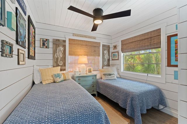 2517 AVENUE C, Bradenton Beach, FL 34217
