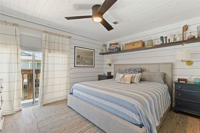 2517 AVENUE C, Bradenton Beach, FL 34217