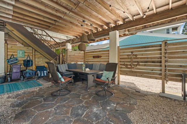 2517 AVENUE C, Bradenton Beach, FL 34217