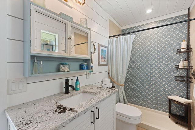 2517 AVENUE C, Bradenton Beach, FL 34217
