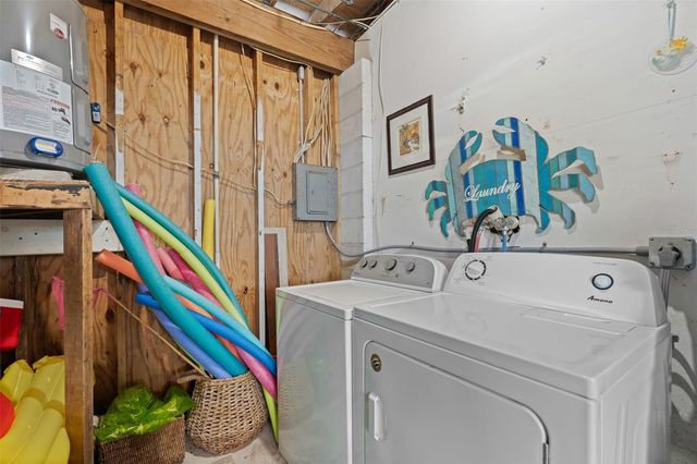 2517 AVENUE C, Bradenton Beach, FL 34217