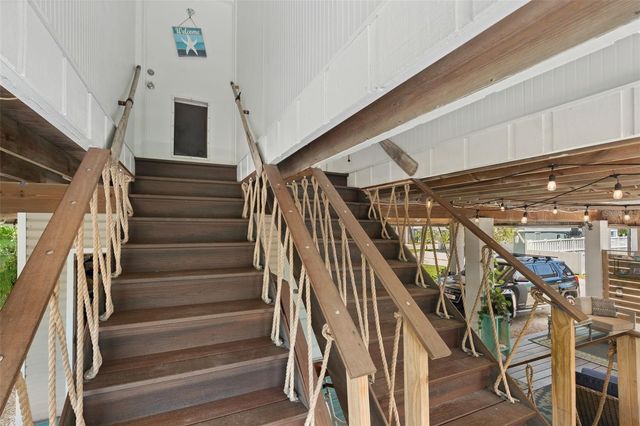 2517 AVENUE C, Bradenton Beach, FL 34217