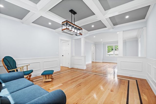 17 Grand St, Wilmington, MA 01887