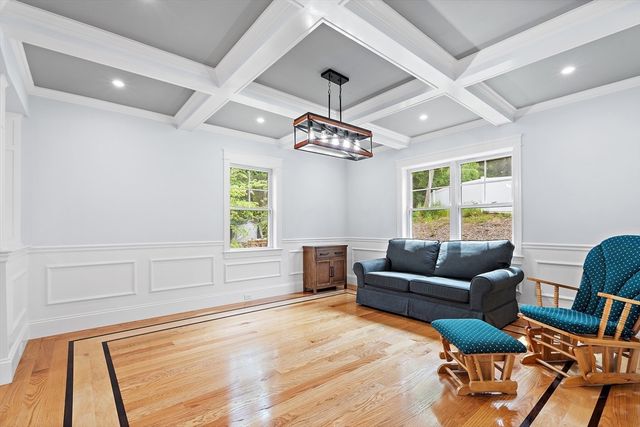 17 Grand St, Wilmington, MA 01887
