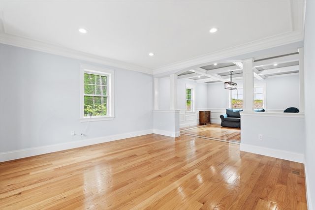 17 Grand St, Wilmington, MA 01887