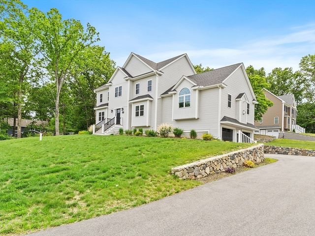 17 Grand St, Wilmington, MA 01887