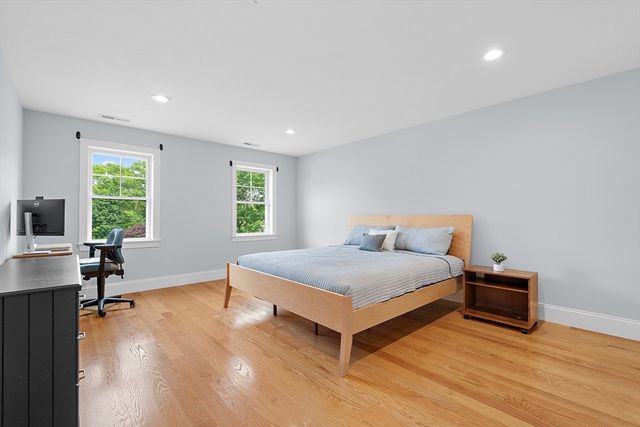 17 Grand St, Wilmington, MA 01887