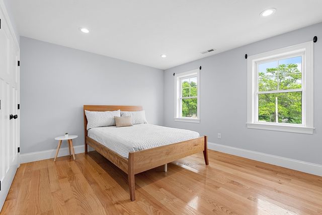 17 Grand St, Wilmington, MA 01887