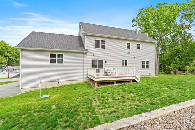 17 Grand St, Wilmington, MA 01887