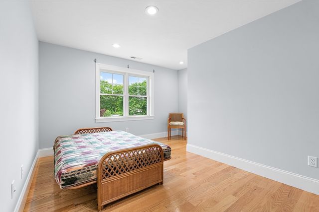 17 Grand St, Wilmington, MA 01887