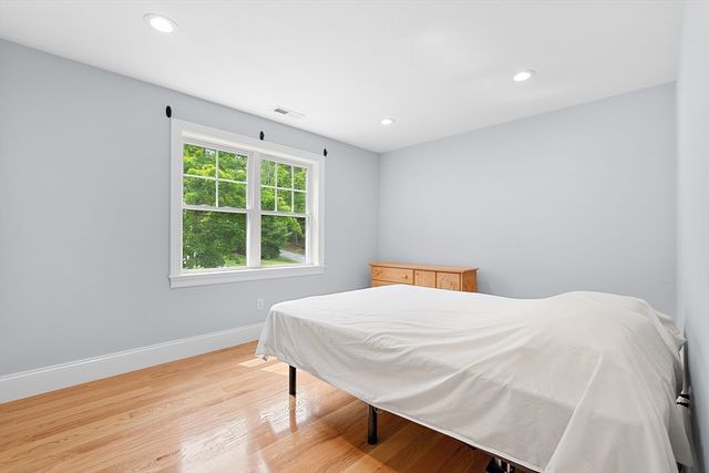 17 Grand St, Wilmington, MA 01887