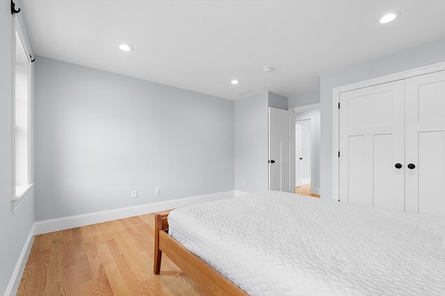 17 Grand St, Wilmington, MA 01887