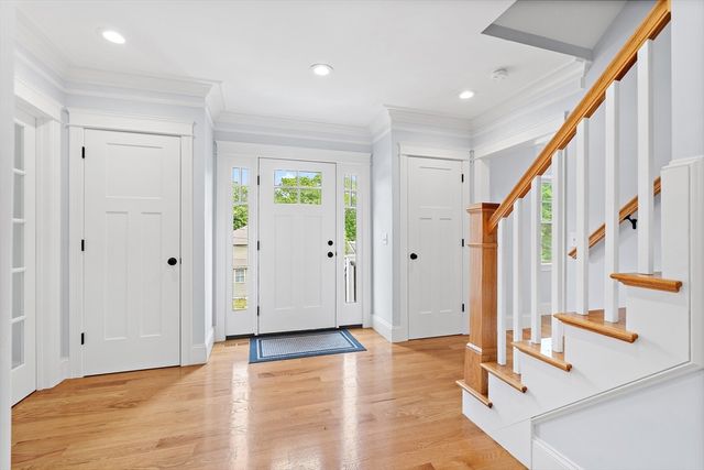 17 Grand St, Wilmington, MA 01887