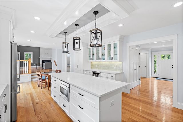 17 Grand St, Wilmington, MA 01887
