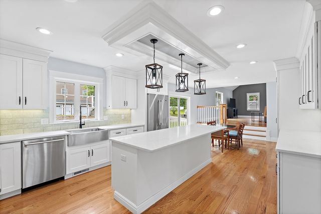 17 Grand St, Wilmington, MA 01887