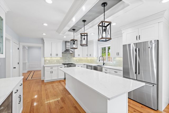17 Grand St, Wilmington, MA 01887